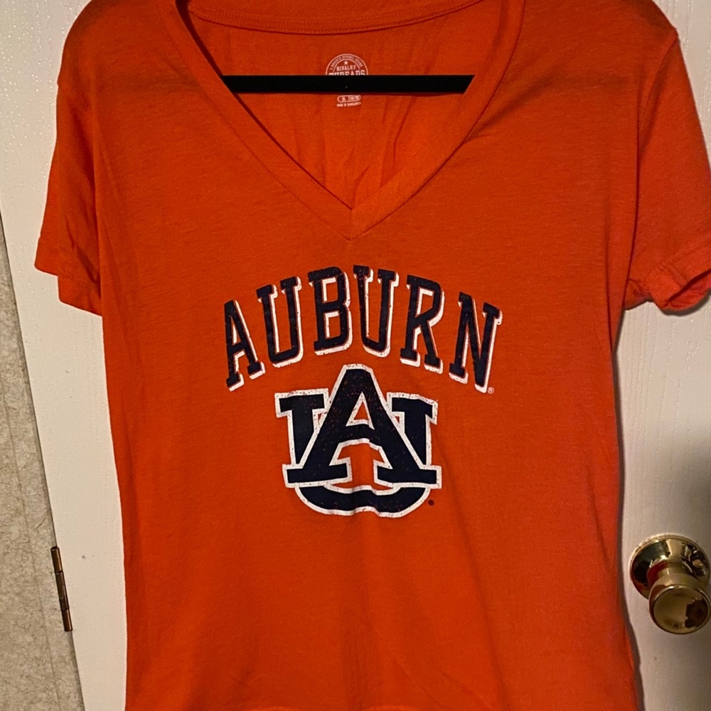 Women’s XL tee. Auburn University themed